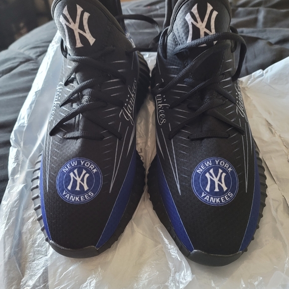 MEN'S NY. YANKEES BLACK SNEAKERS SIZE 13 BRAND SPANKIN NEW!!!!!!!!!!!!!!!!!!!!! - Picture 3 of 16